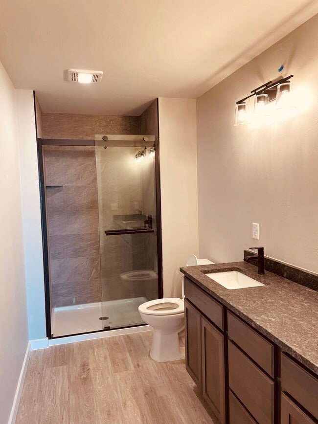 Building Photo - 3 Bd / 2.5 Bath