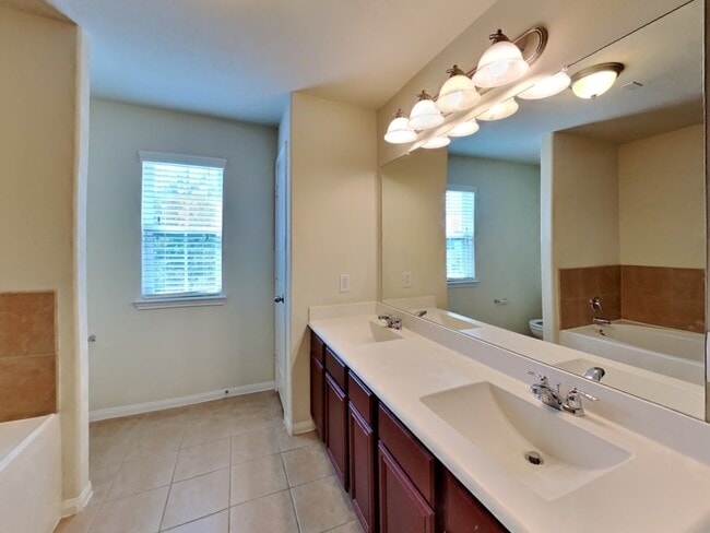 Building Photo - 30730 Gardenia Trace Dr