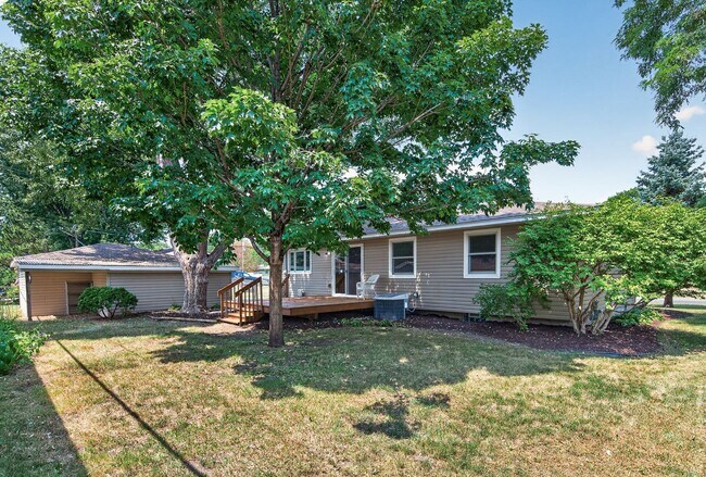 Building Photo - 2036 Coral Ln