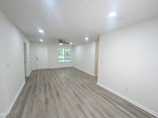 Building Photo - 7155 Pineneedle Dr SW