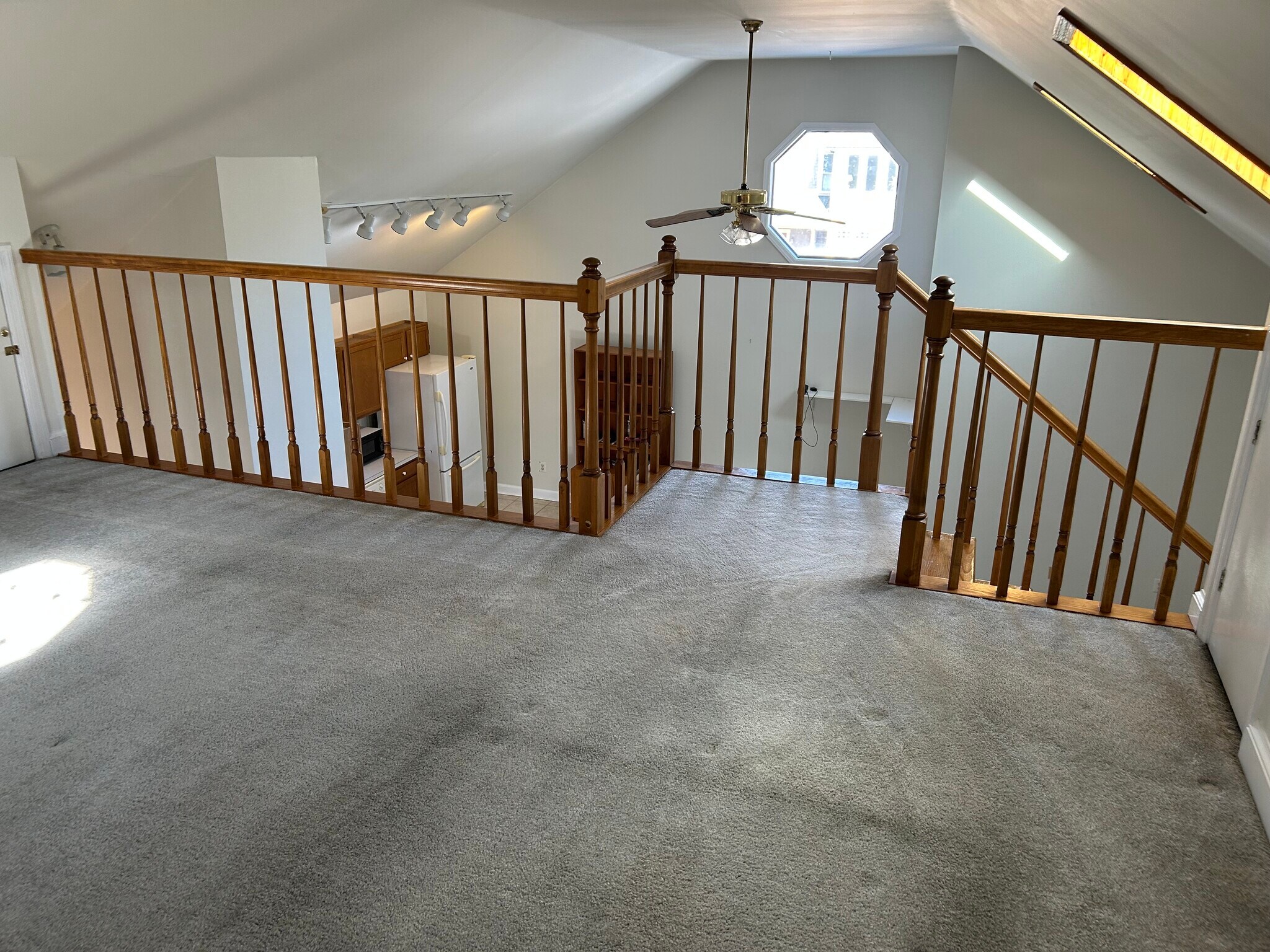 Building Photo - 515 W Burke St