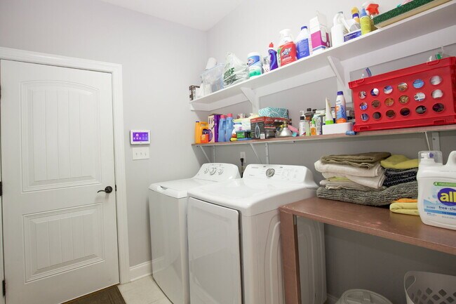 Building Photo - "Spacious 4-Bedroom Gem with 2.5 Baths at ...