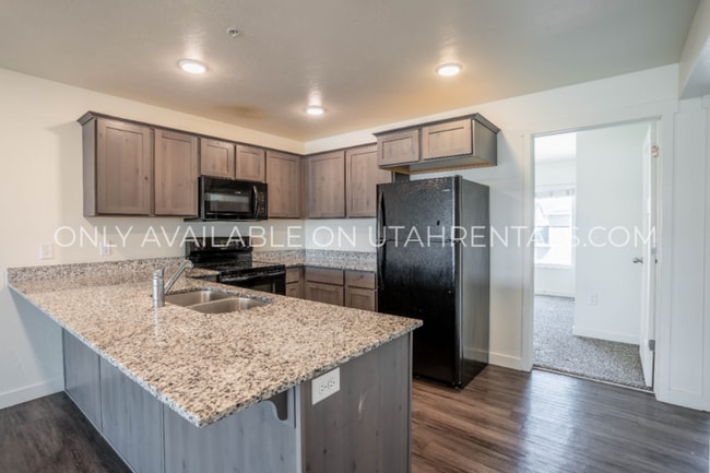 Building Photo - 722 E 500 S