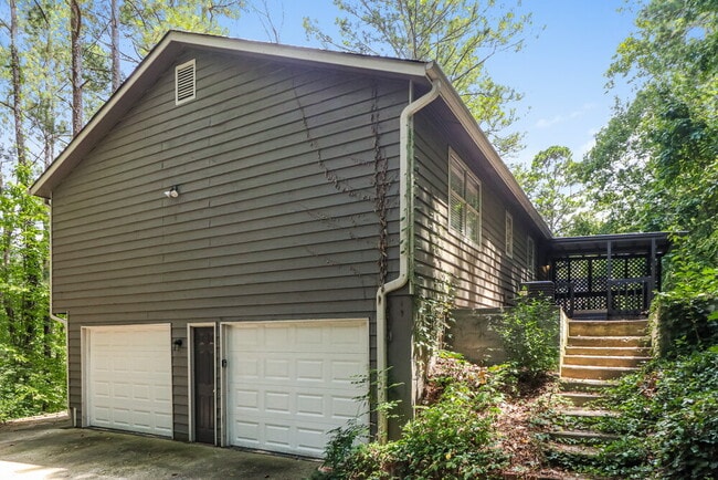 Building Photo - 249 Castleair Dr NE