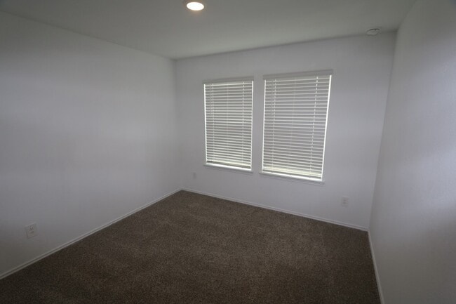 Building Photo - 24757 Mountain Tree Dr