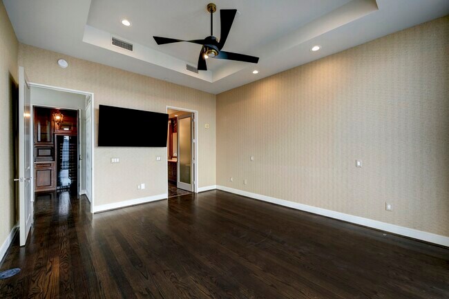 Building Photo - 2727 Kirby Dr