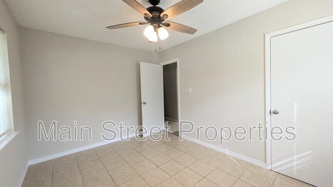 Building Photo - 1022 Woodbury Pl