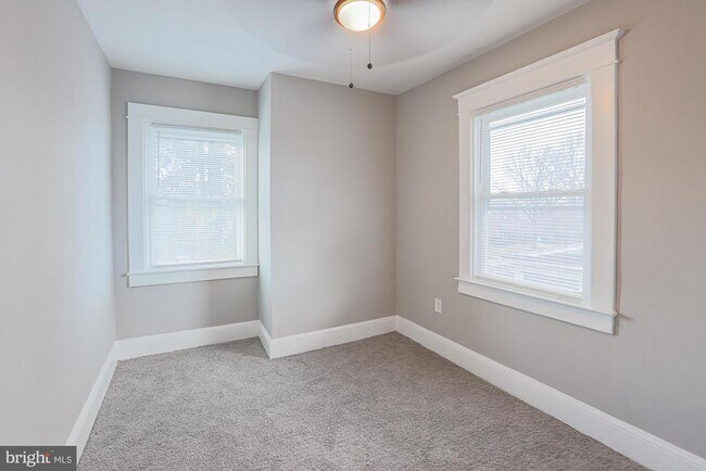 Building Photo - 3803 Cedardale Rd