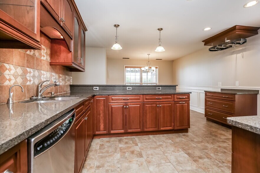 Building Photo - 4021 Wisdom Way