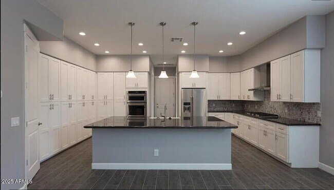 Building Photo - 1028 E Curry Rd