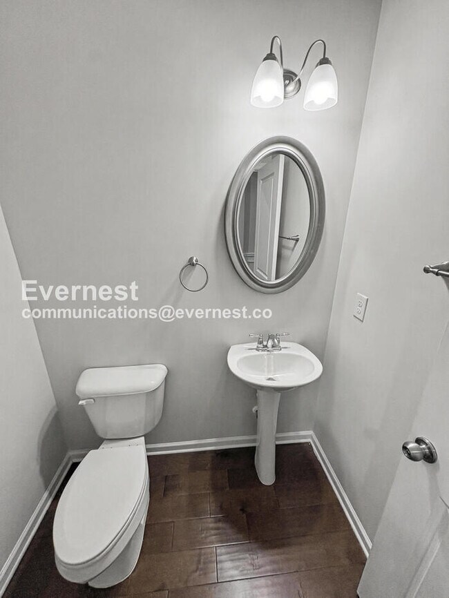 Building Photo - 320 Paxton LN