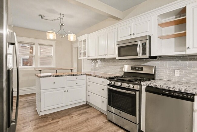 Building Photo - 440 Diamond Ave NE