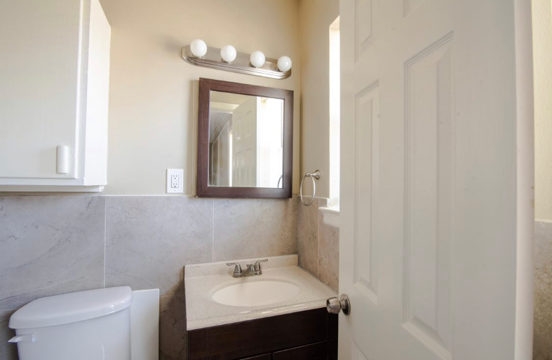 Building Photo - 3521 Hilton Dr