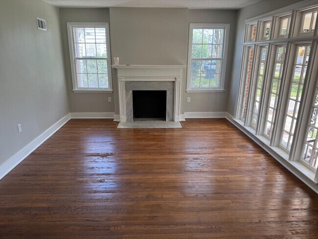 Building Photo - 629 Catalpa St