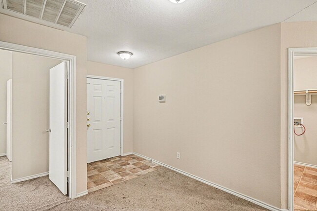 Building Photo - Updated 3-2-2 in Dallas! New Carpet and Paint! Big Yard!