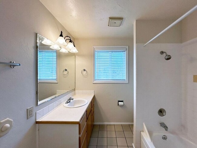 Building Photo - 267 S 40th St