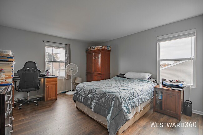 Building Photo - 2971 Ellsworth Dr