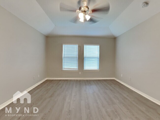 Building Photo - 7014 Crescent Moon Dr