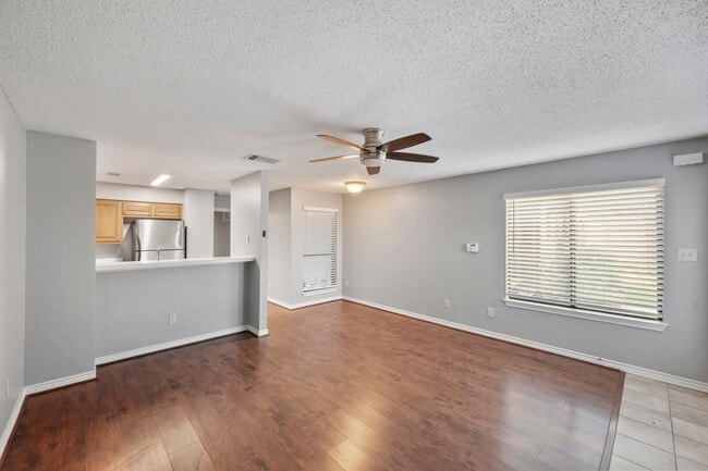 Building Photo - North Alington Condo close to the Entertainment District