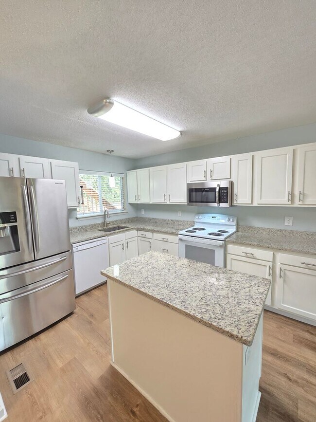 Building Photo - LAKESIDE VILLAGE - minutes to Wrightsville...