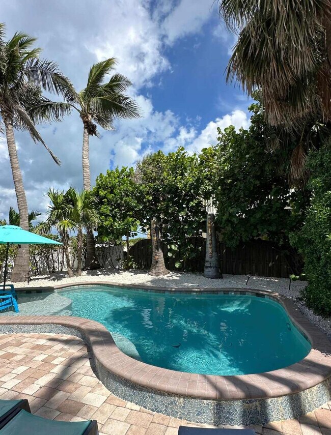 Building Photo - 100 7th St S