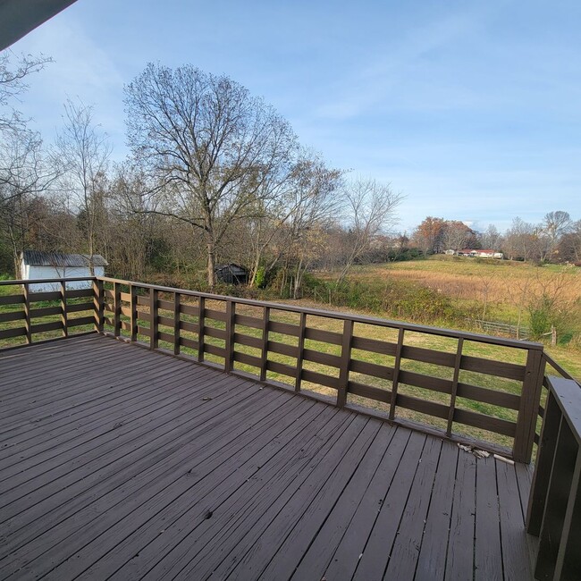 Building Photo - 3/2 Single Family- Full Unfinished Basement- Renovated House