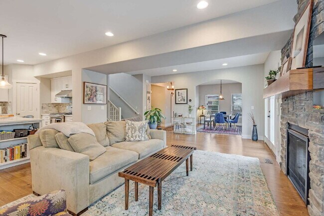 Building Photo - Beautiful mountain views from a Gold Hill Mesa corner lot with a hot tub!
