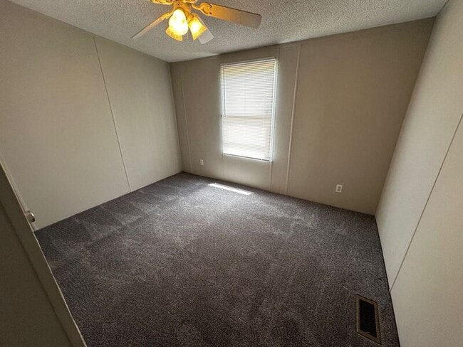 Building Photo - 4636 Rainbow Ln