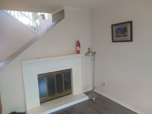 Working Fireplace - 7816 NE Loowit Loop