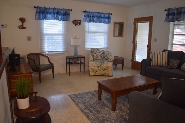 Building Photo - Fully Furnished Seasonal Unit in Jensen Be...