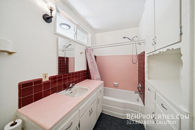 Building Photo - 5319 Vantage Ave