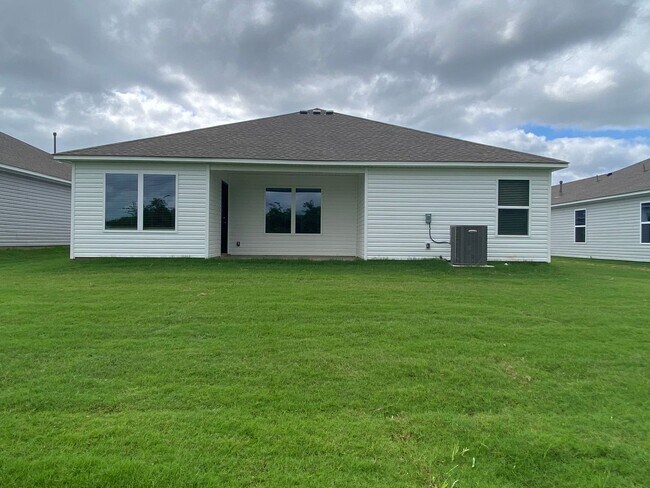 Building Photo - Welcome to your beautiful 4 bedroom, 2 bath home in Broken Arrow School district!