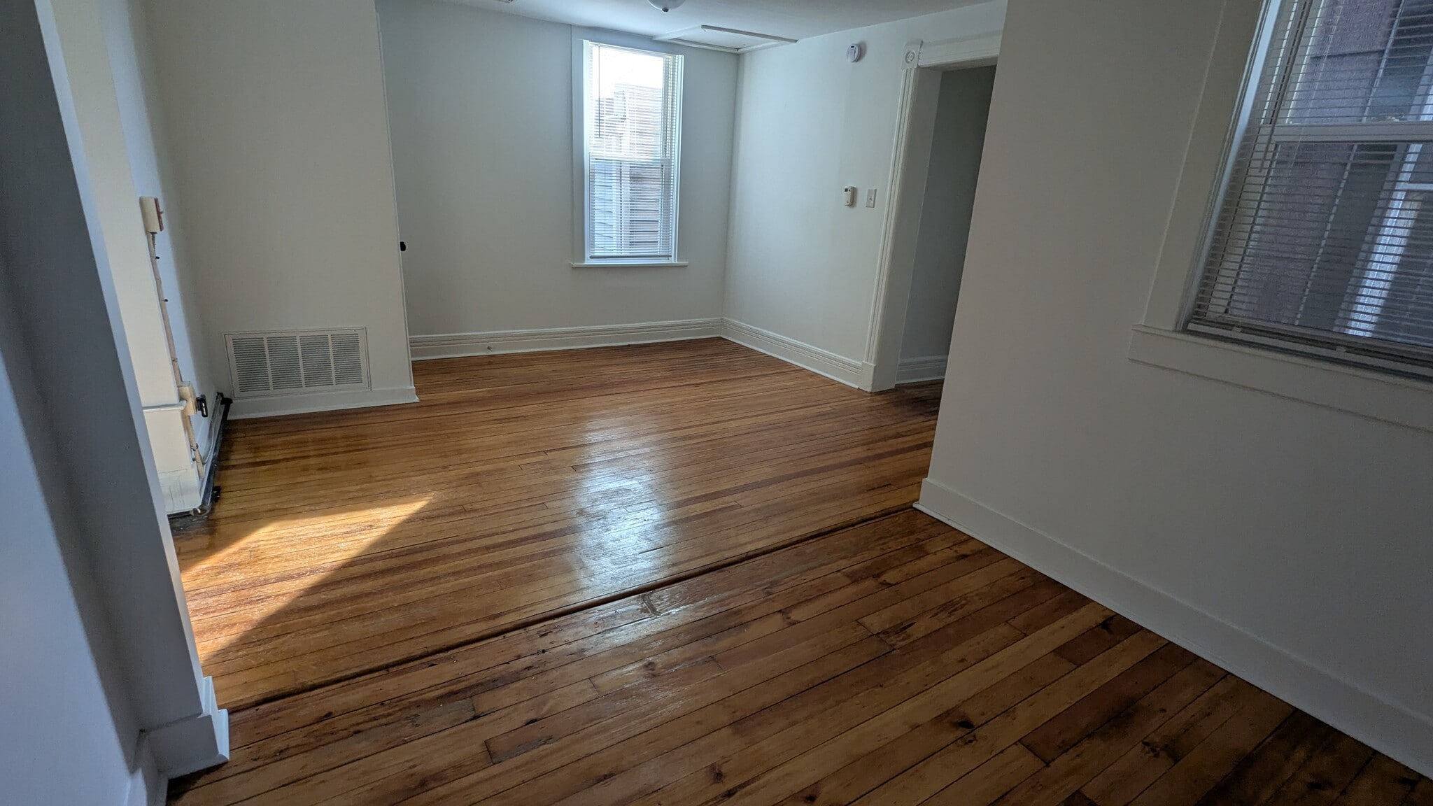 Building Photo - 136 Dove St