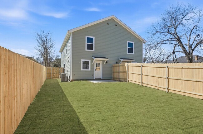 Building Photo - Brand New, Modern, and Ready for You in Waco, TX!