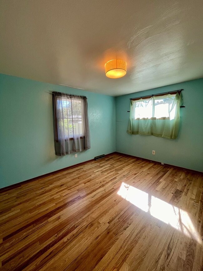 Building Photo - 3 Bedroom ranch w/ garden in the Heart of Longmont!