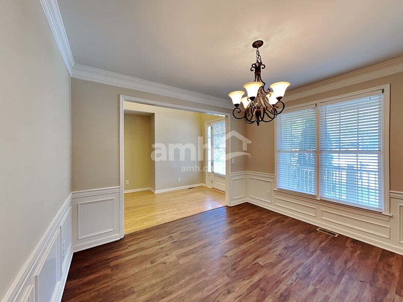 Building Photo - 302 Green St