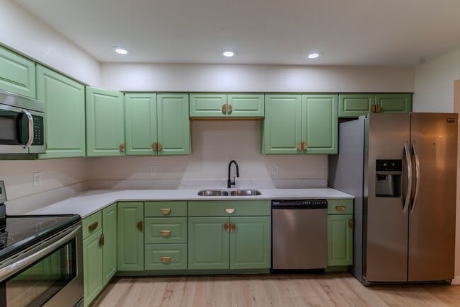 Building Photo - Beautiful 2-bedroom condo is now available...