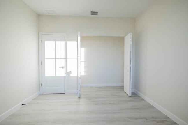 Building Photo - 18020 SW 103rd Ave