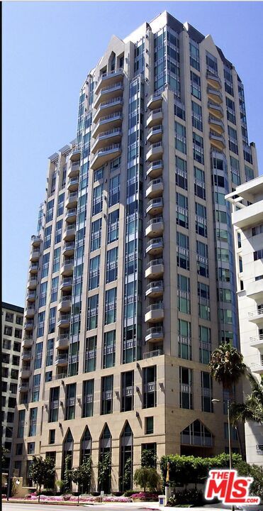 Building Photo - 10727 Wilshire Blvd