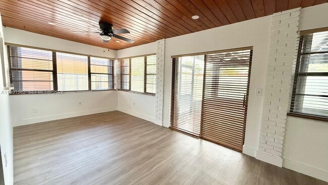 Building Photo - 1547 SW 137th Pl