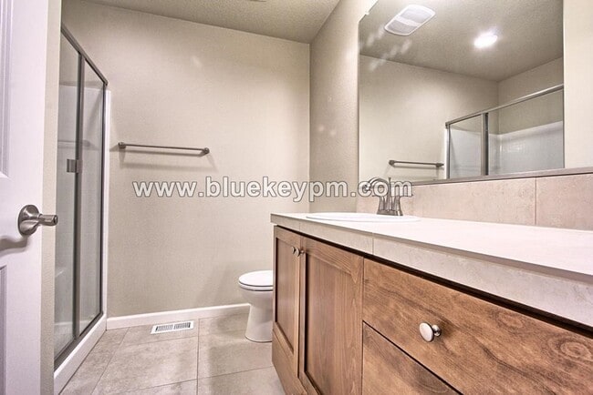 Building Photo - 2 Bed, 2.5 Baths Tri-Level Townhome with Open Office in Sherwood