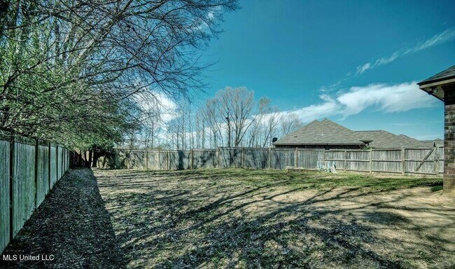 Building Photo - 121 Millhouse Drive