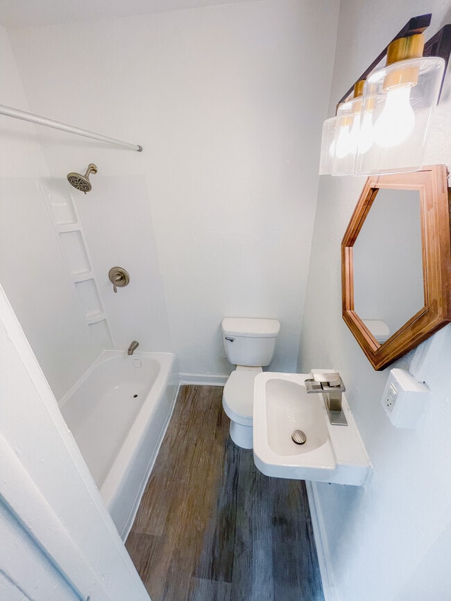 Building Photo - Flats on Pleasant