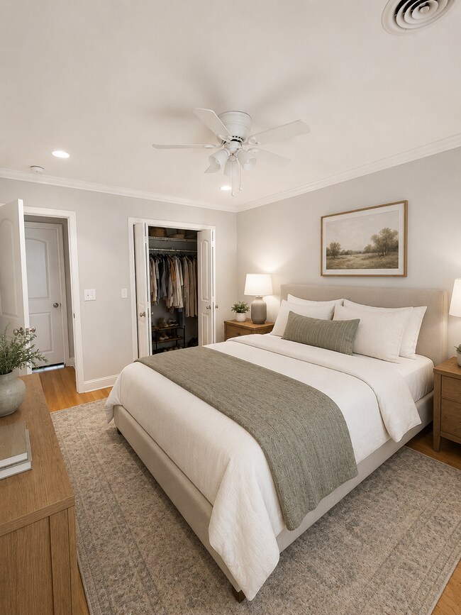 Building Photo - Downtown Town House - Steps to the Battery, Colonial Lake and King Street!