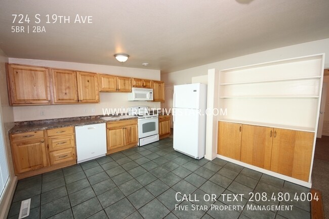 Building Photo - 724 S 19th Ave