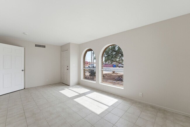 Building Photo - 1107 N July Cir