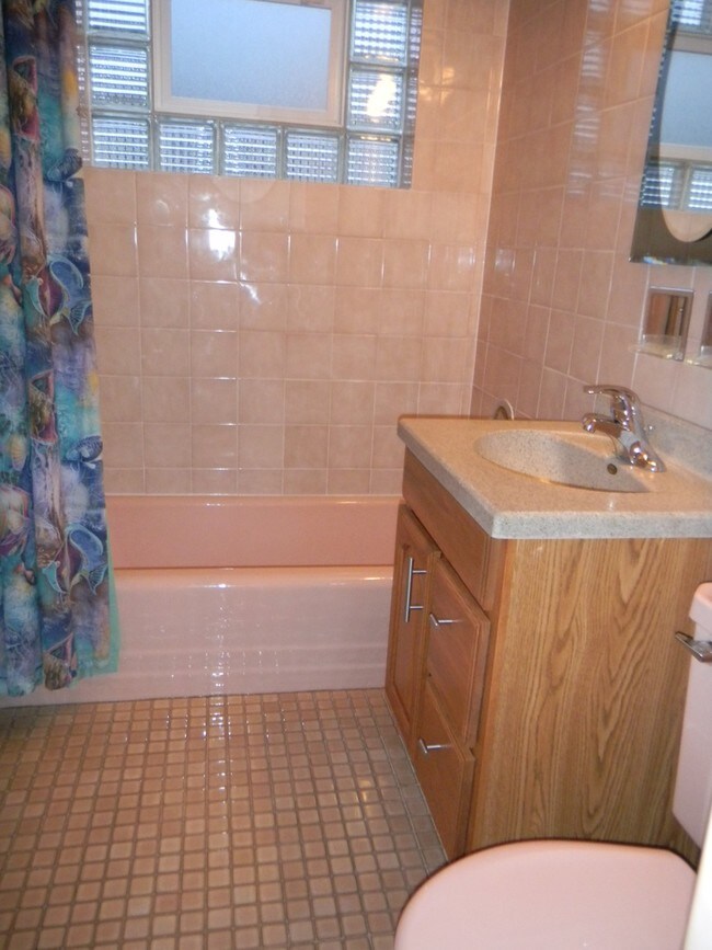 Building Photo - 9054 Bennett Ave