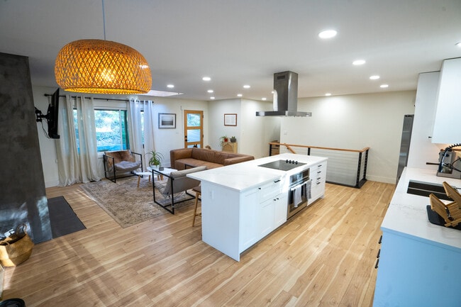 Building Photo - 6910 Brook Forest Dr