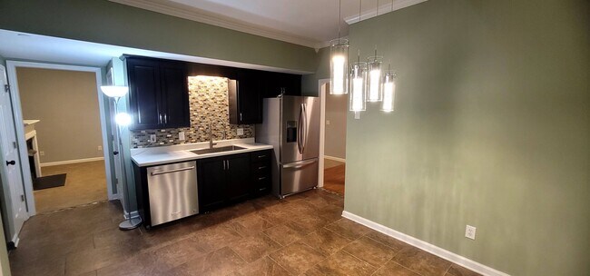 Building Photo - 730 3rd St NE