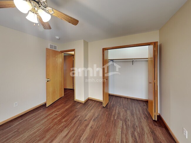 Building Photo - 2006 Oak Forest Dr